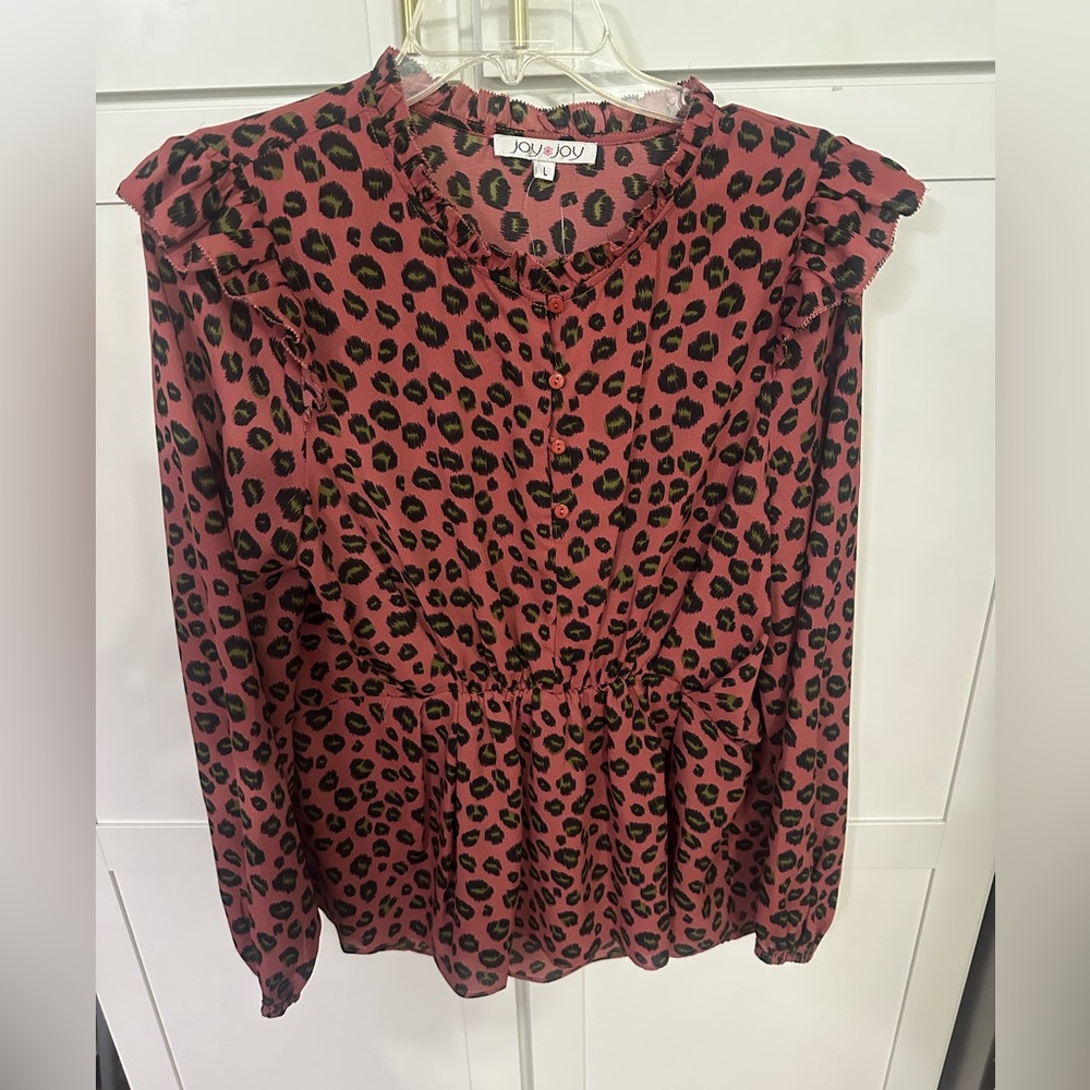 Joy Joy Sz Large Button down cheetah long sleeve top